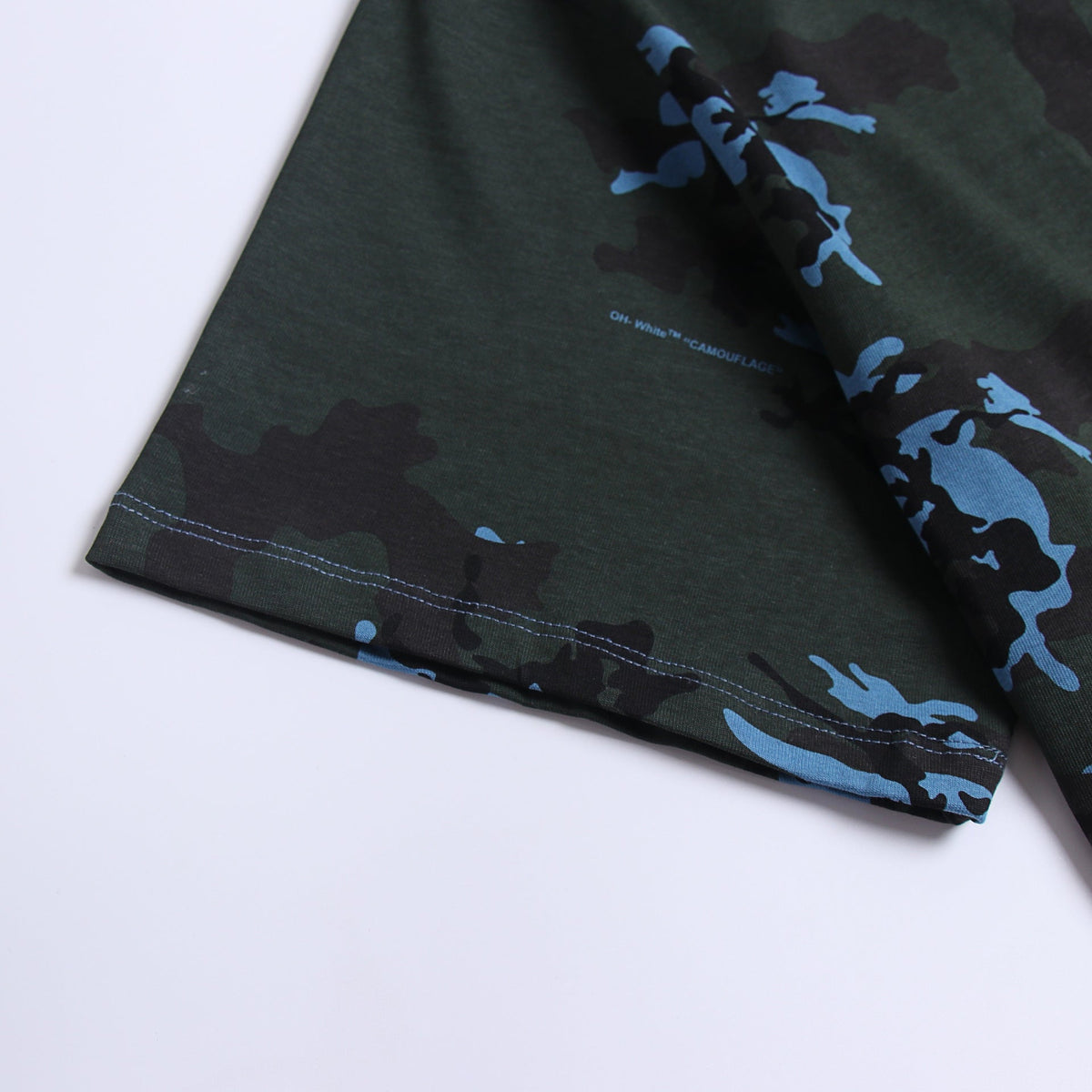 OFF-WHITE "Seeing Things" Camo Arrow Graphic T-Shirt