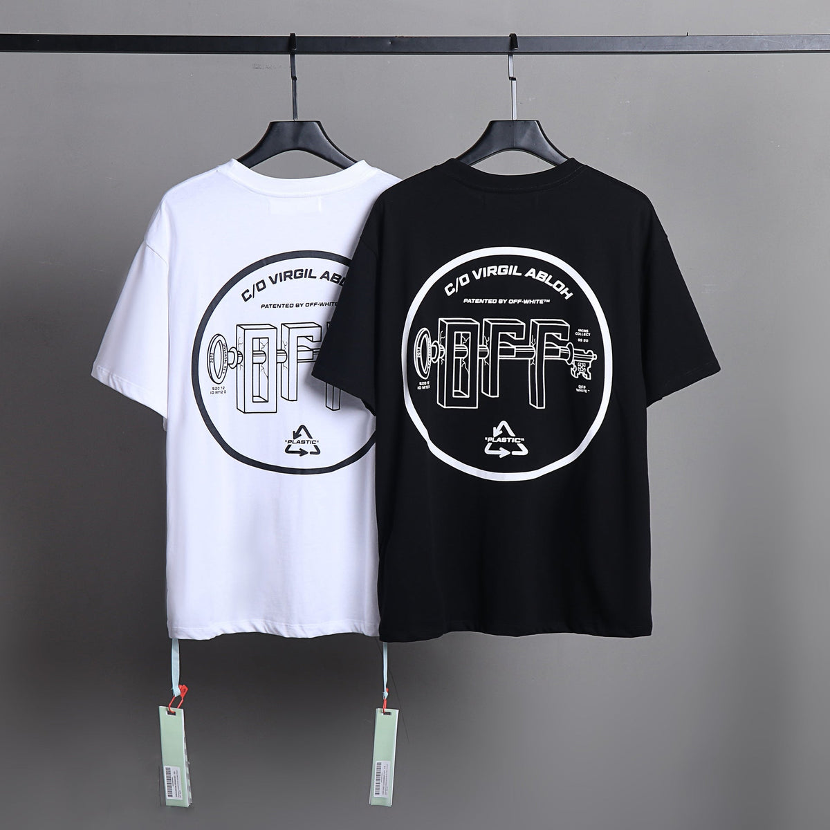 OFF-WHITE c/o Virgil Abloh™ Badge Graphic T-Shirt