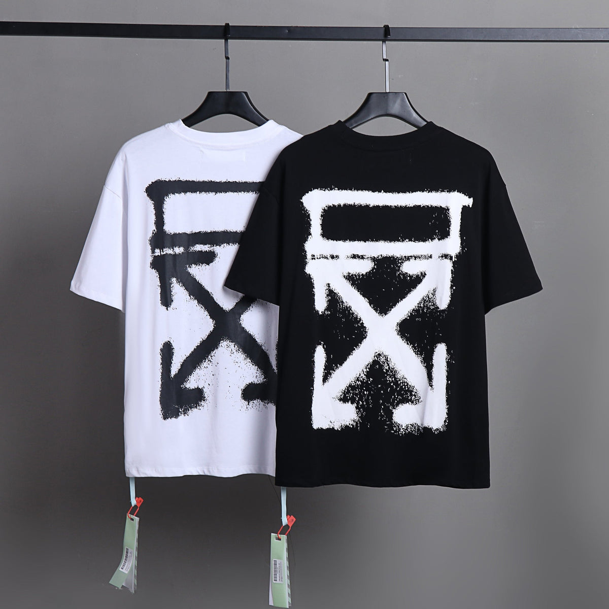 OFF-WHITE Spray Paint Arrow Graphic T-Shirt